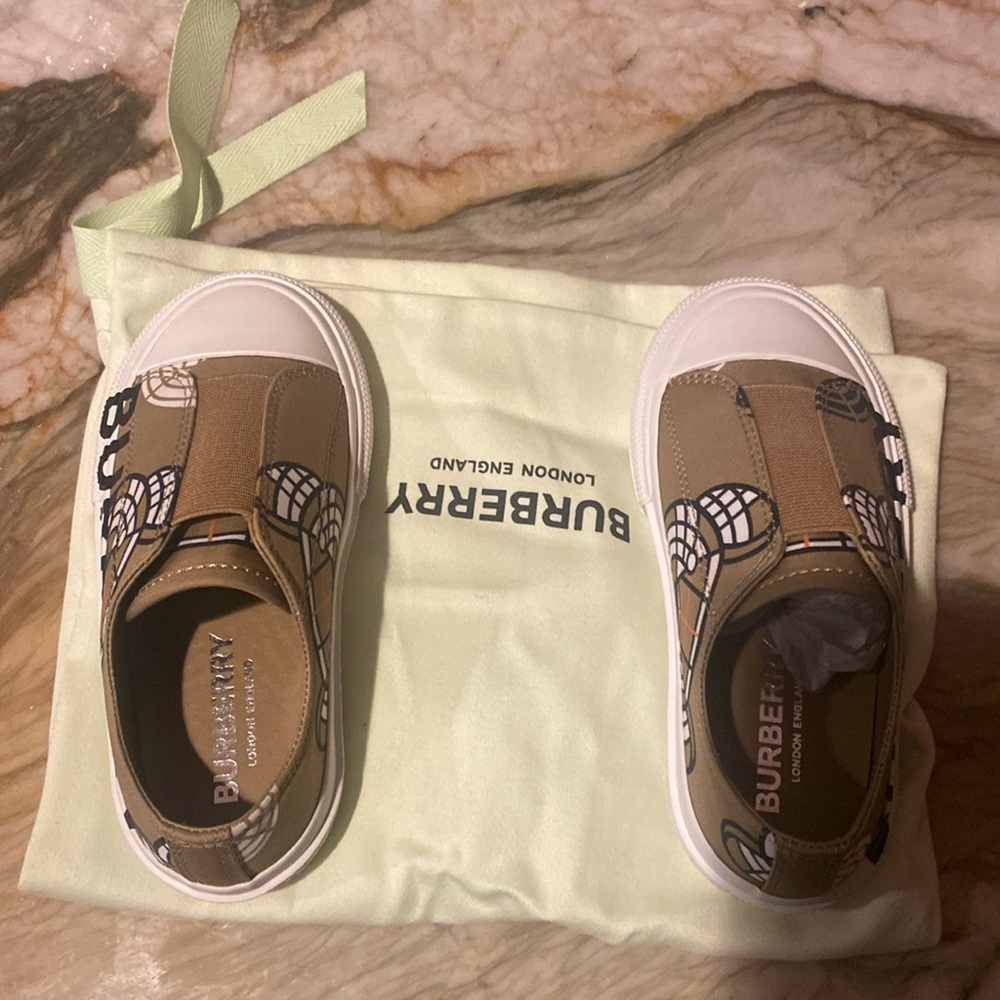 Blueberry Kids sneakers never worn size eur 25